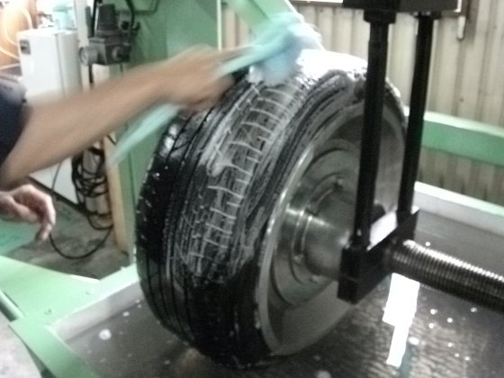空気漏れのないタイヤを洗浄